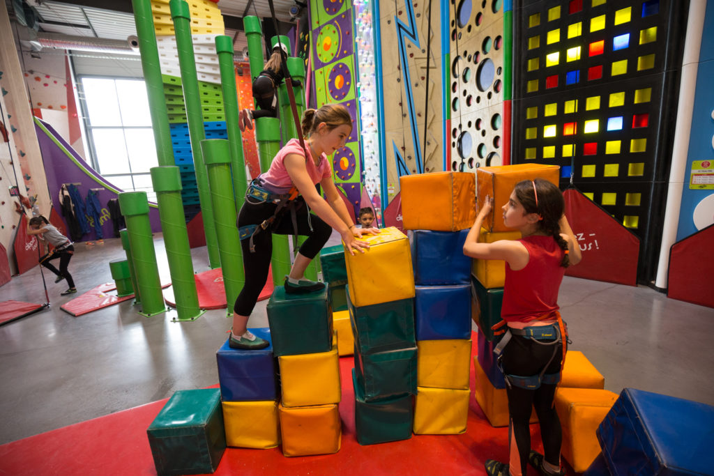 Activité escalade indoor enfant à Bouc Bel Air