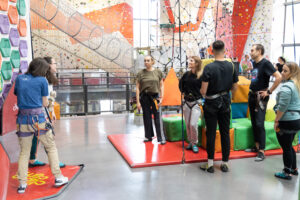 Arbre de Noël, séminaire, team building, afterwork à la salle d'escalade